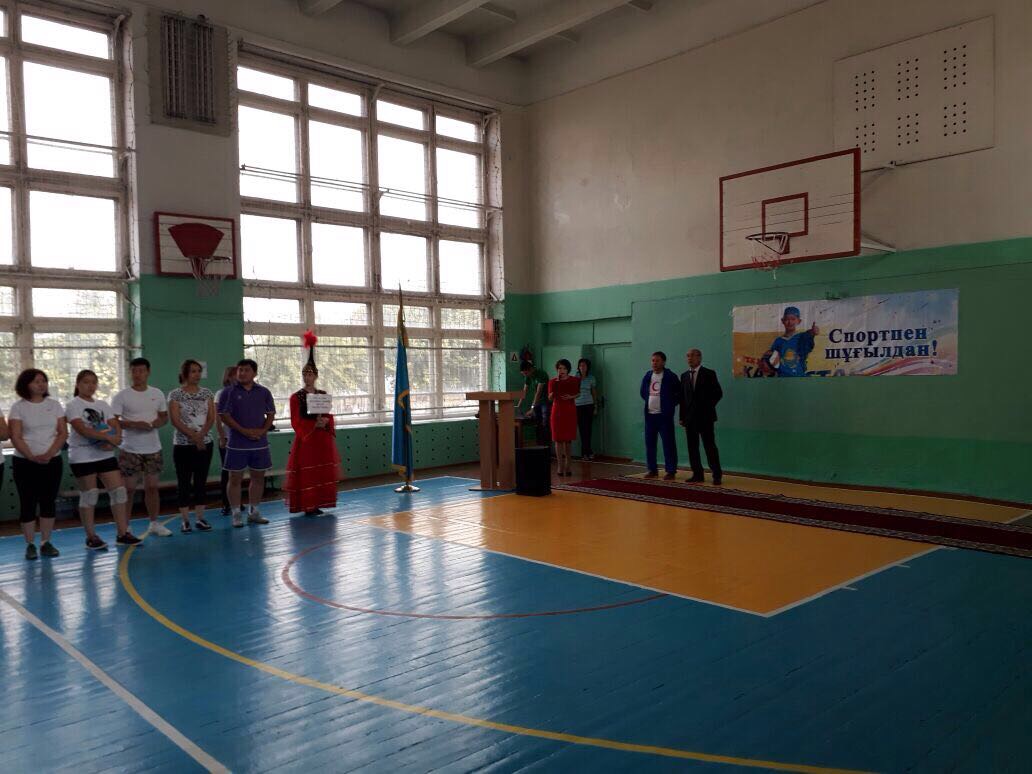 Соревнование по волейболу и футболу